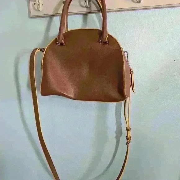 Beautiful Calvin Klein tan and yellow convertible hand or shoulder bag - Picture 2 of 4